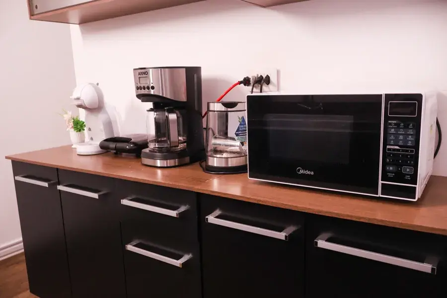 Cozinha e área de descanso do 199 Offices — coworking Campo Grande MS