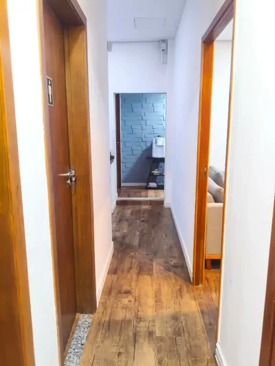 Corredor interno 199 Offices — ambiente profissional